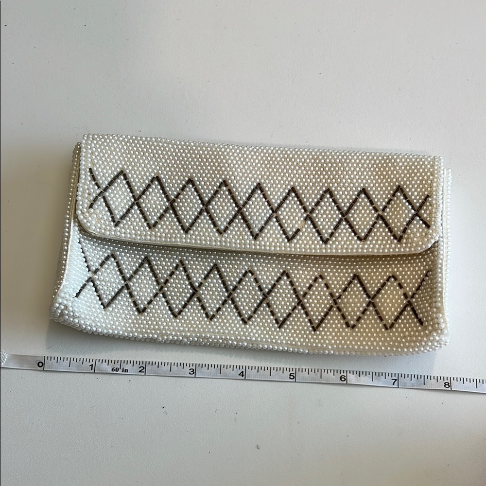 Vintage - white and gray, clutch,‎ beaded